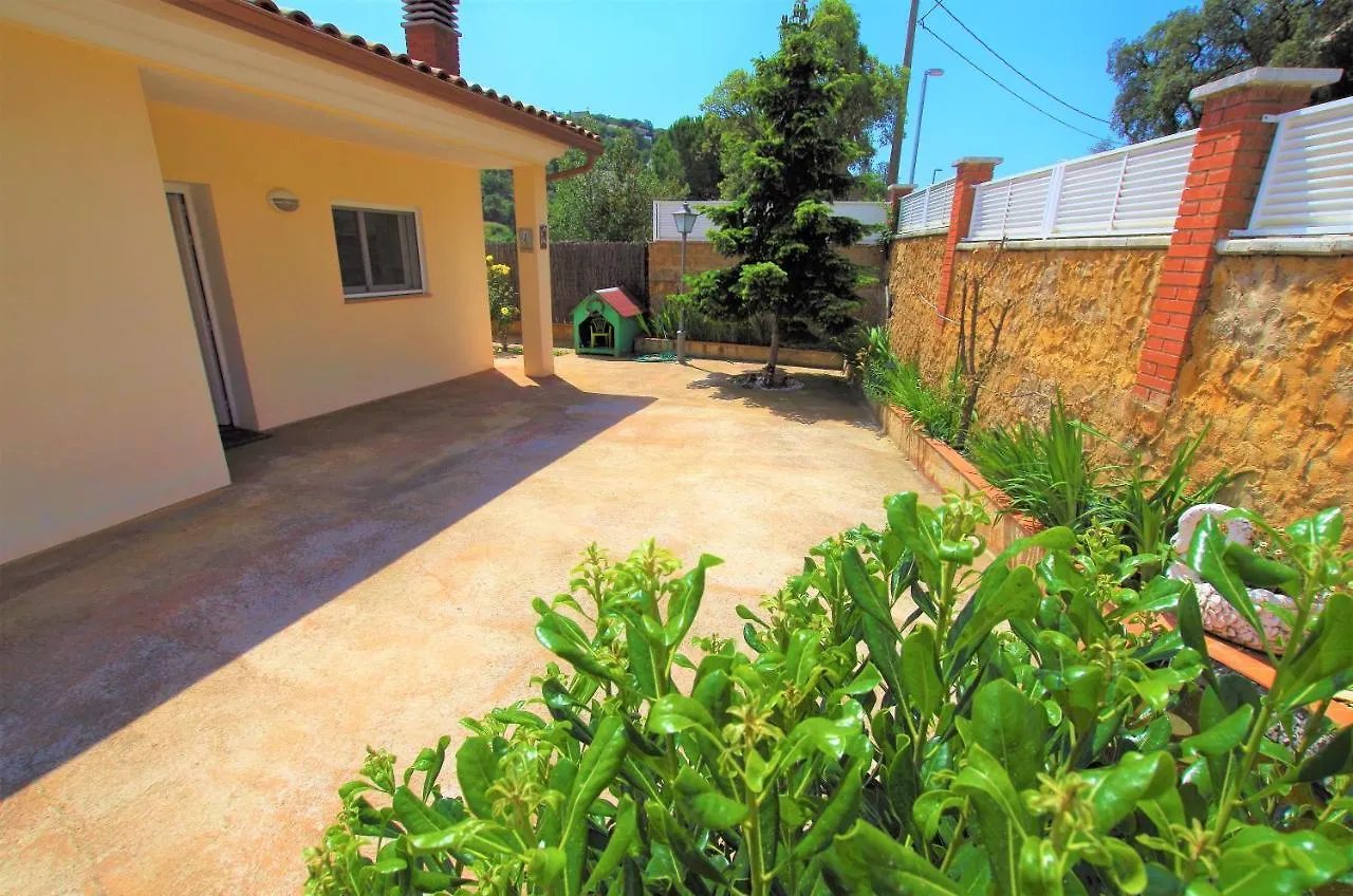 V&V Lloret Villa Sunrise: Spacious 10-Person Villa with Pool Near Canyelles Beach Lloret de Mar