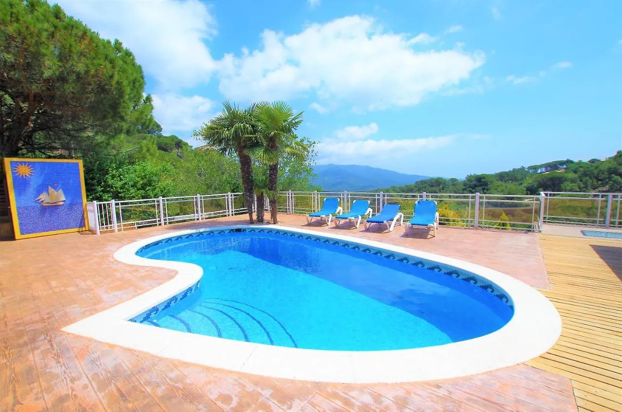V&V Lloret Villa Sunrise: Spacious 10-Person Villa with Pool Near Canyelles Beach Lloret de Mar