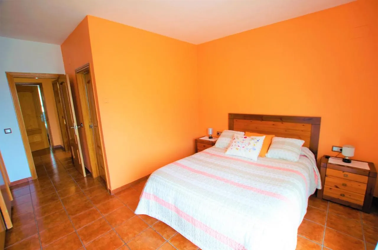 V&V Lloret Villa Sunrise: Spacious 10-Person Villa with Pool Near Canyelles Beach Lloret de Mar
