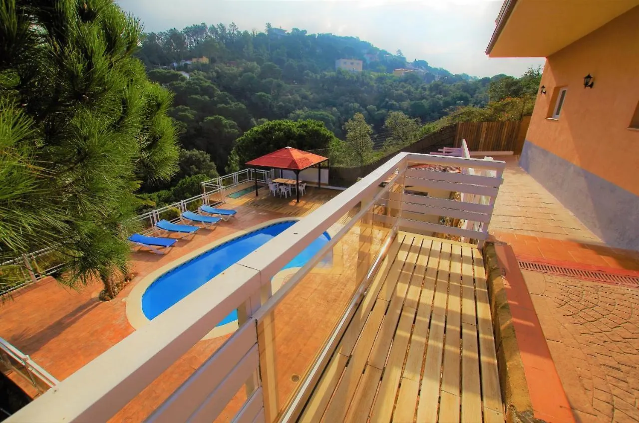 V&V Lloret Villa Sunrise: Spacious 10-Person Villa with Pool Near Canyelles Beach Lloret de Mar
