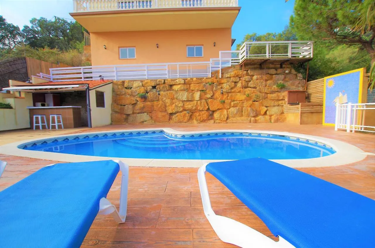 V&V Lloret Villa Sunrise: Spacious 10-Person Villa with Pool Near Canyelles Beach Lloret de Mar
